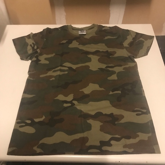 Never worn camo t-shirt - Picture 1 of 3